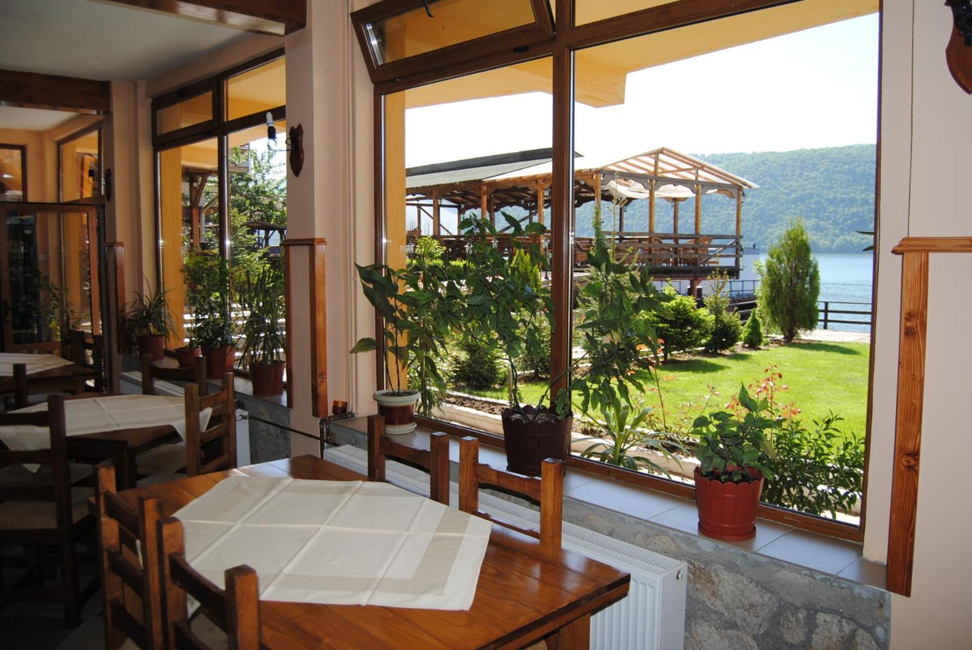 Pension La Ponton Eselnita Exterior photo