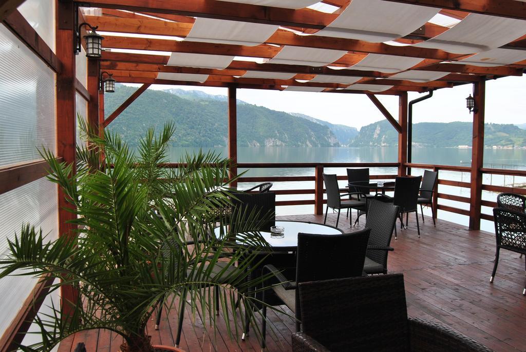 Pension La Ponton Eselnita Exterior photo