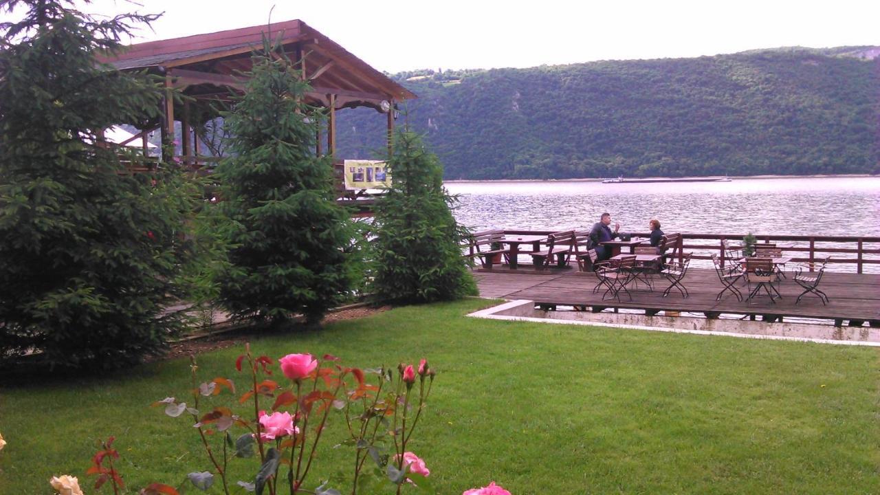 Pension La Ponton Eselnita Exterior photo